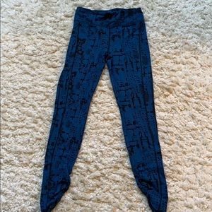 Small black and blue Cabi leggings.